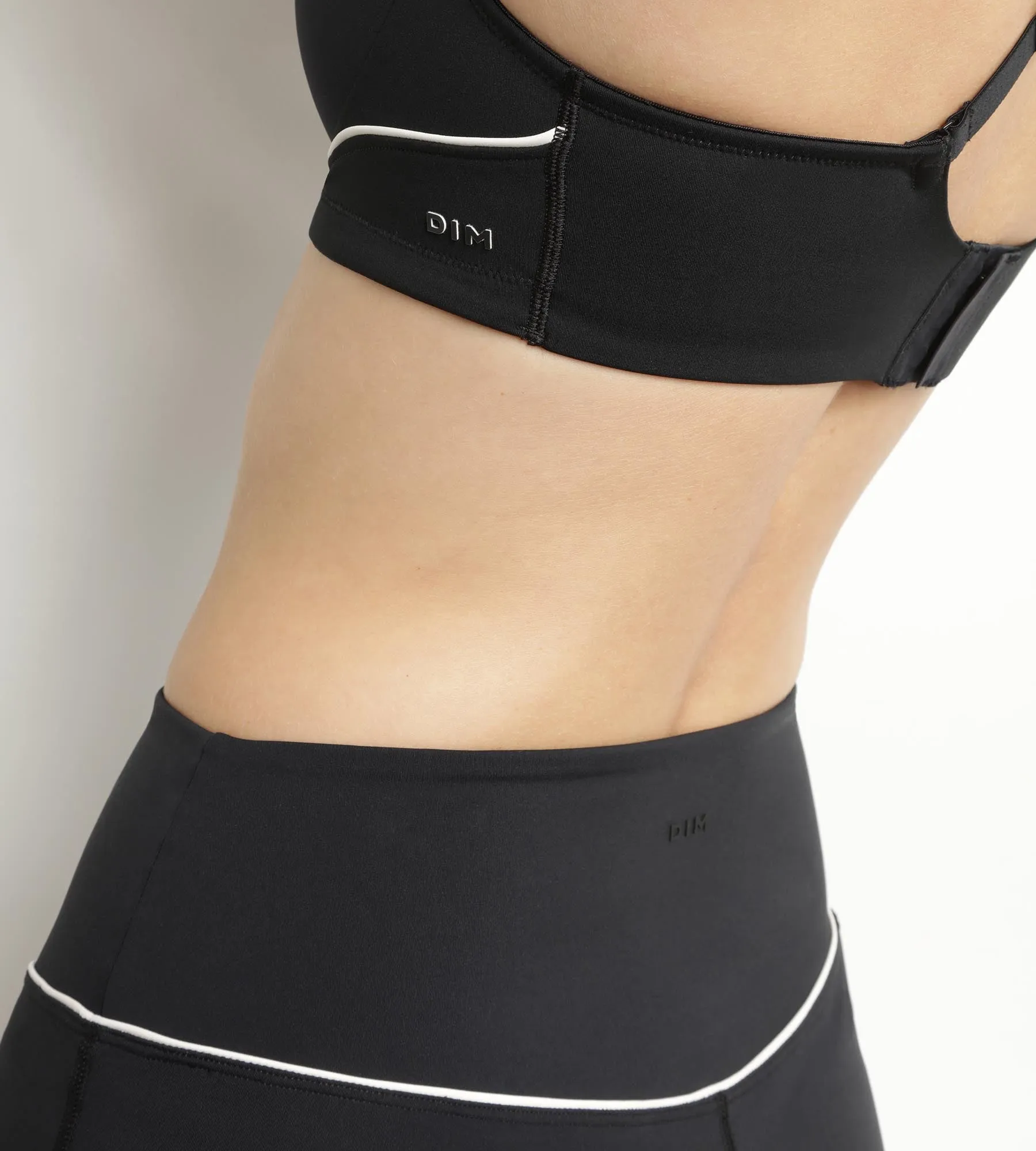 Women's sports cyclist in black sculpting microfibre Dim Move